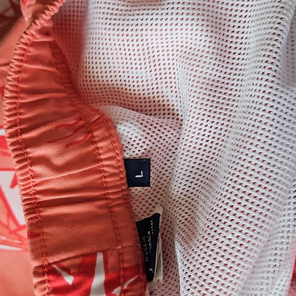 Vineyard vines mens lined swim trunks, size large. - Picture 4 of 12